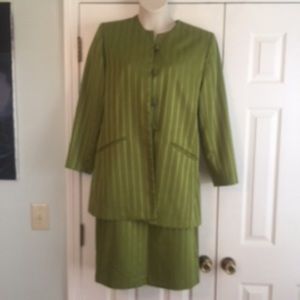 Size16 Green suit with skirt